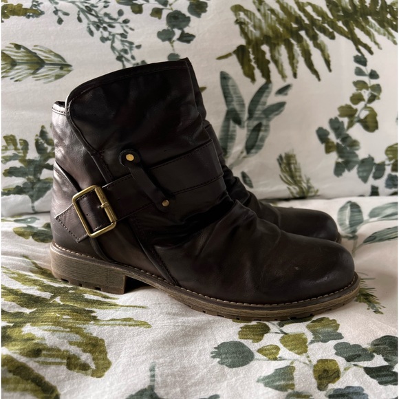 Ankle Boots - Picture 2 of 3